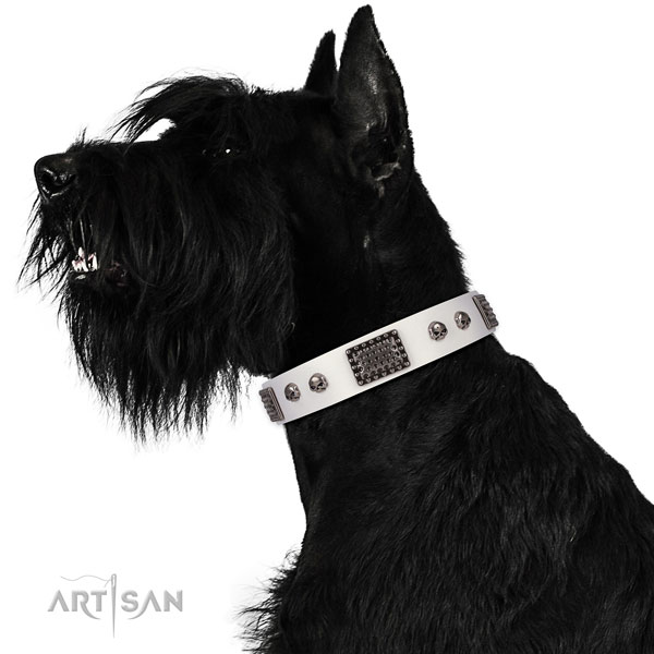 Adjustable full grain genuine leather collar for your attractive doggie