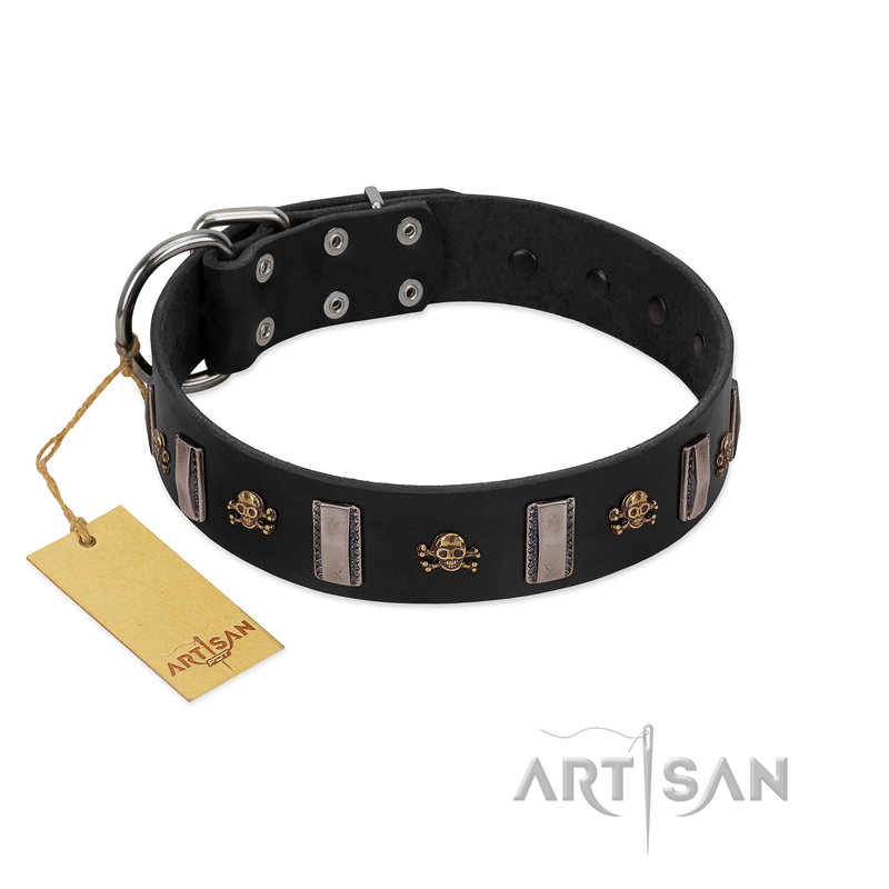 "Pirates' Symbol" Fashionable FDT Artisan Black Leather Riesenschnauzer Collar with Silver-Like Plates and Gold-Like Skulls