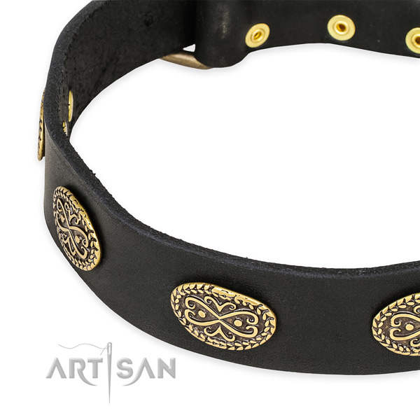 Top quality natural genuine leather collar for your attractive doggie