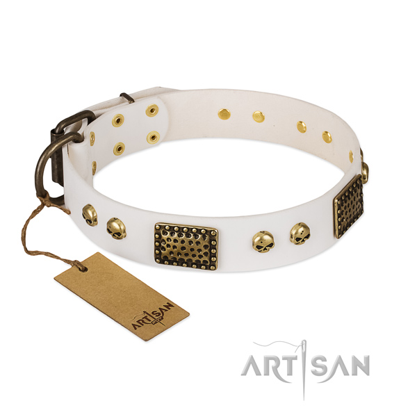 Strong hardware on easy wearing dog collar